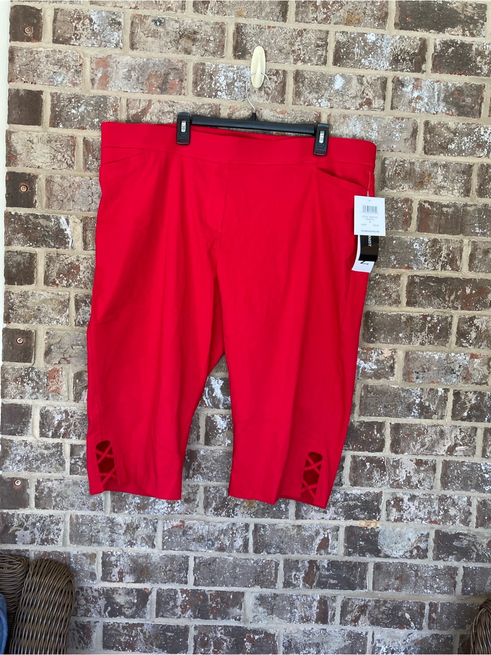 89th & Madison Red Stretch Capri Pants Pull On Size 22 NWT